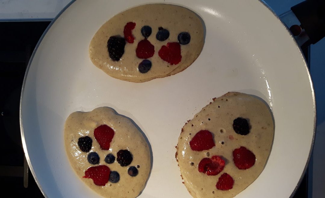 Pancakes van boekweit vlokken en amandelmeel