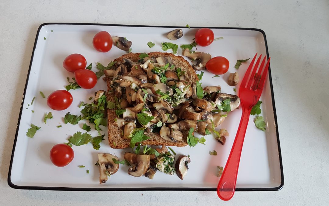 Broodje gebakken champignons